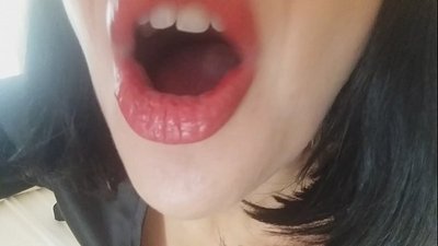 Għasel, il-mammma tiegħek mhux se tħallik tmur l-iskola llum... Għandi bżonnek wisq...